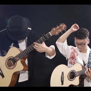 一边摸奶一边做爱视频
